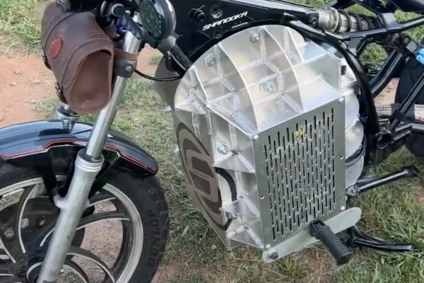 The Shandoka adapter mounted in a Yamaha XS400 frame